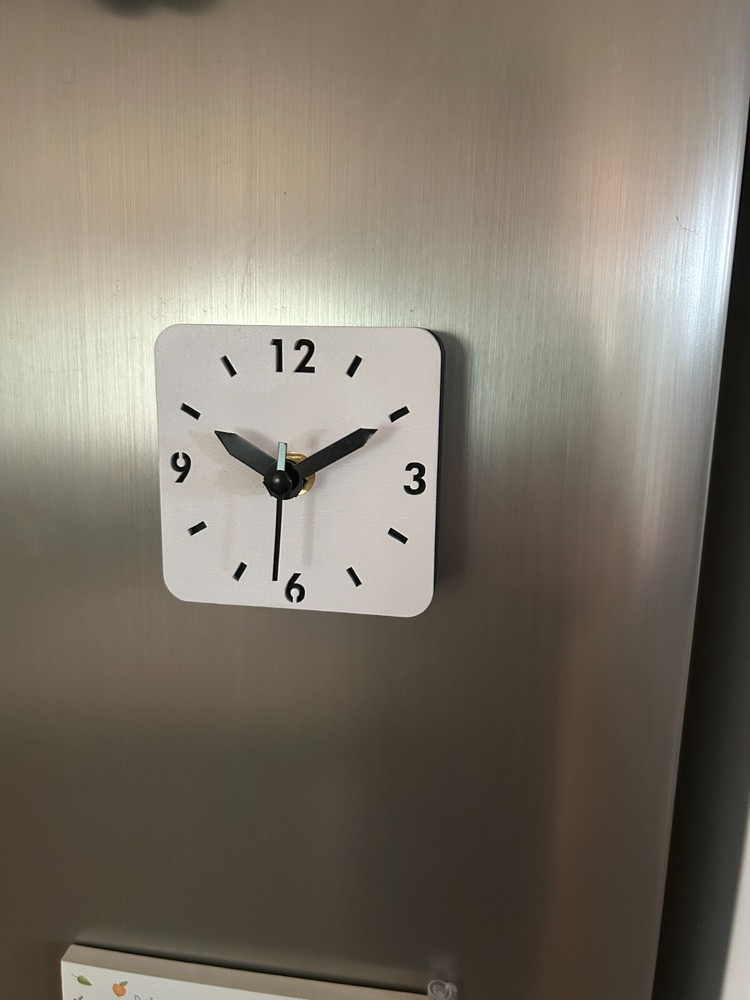 Fridge magnet clock - Robust design - Strong magnets