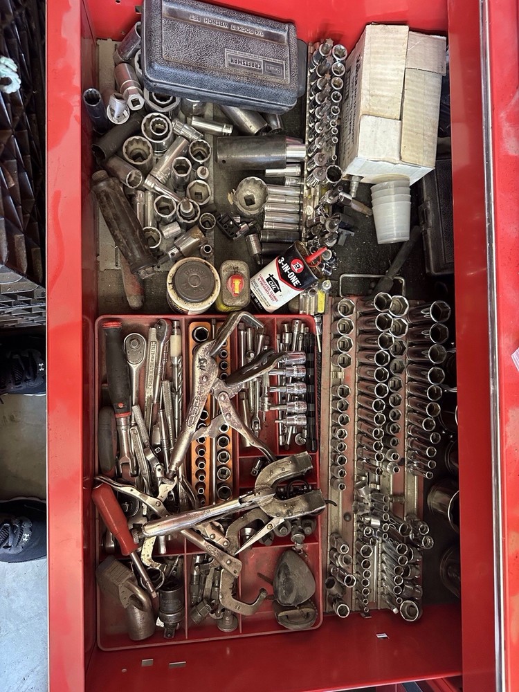 Snap on toolbox with tools, auto body￼