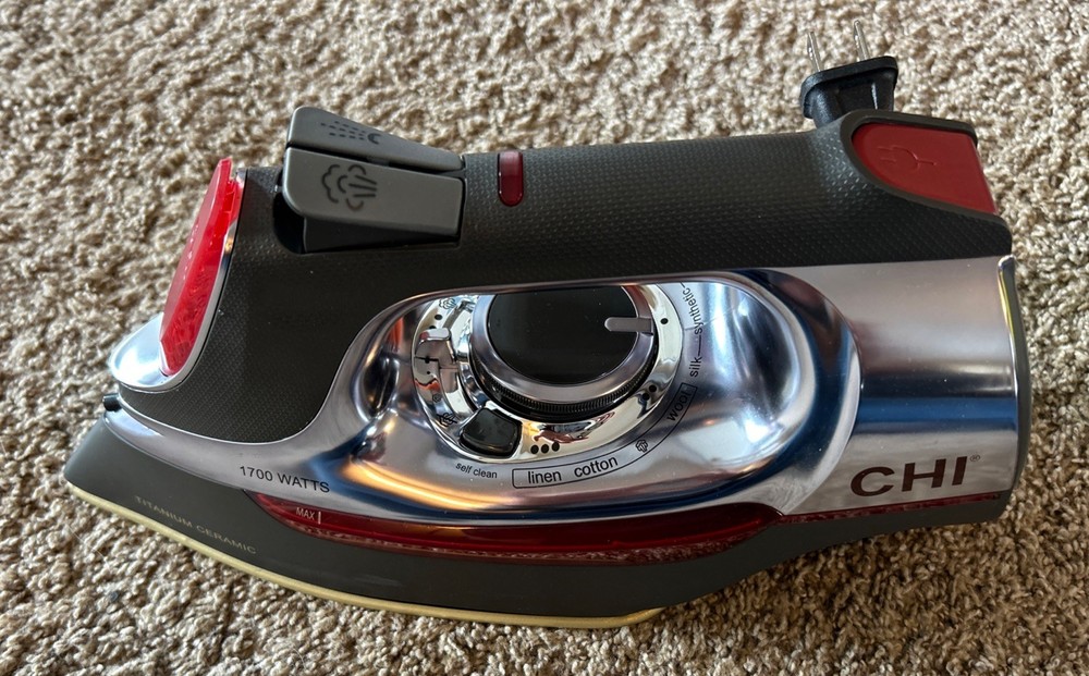 CHI 13106 1700W Steam Iron