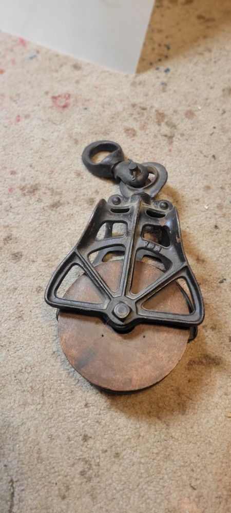 Vintage 4" Cast Iron Farm Barn Pulley