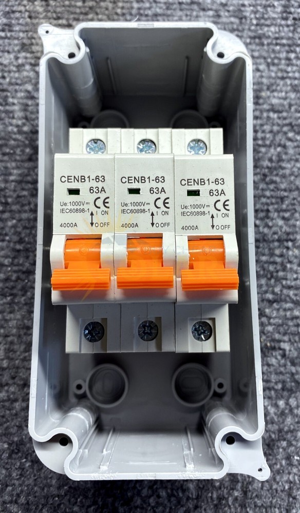 Solar 3 String Combiner DC Disconnect 1000V 63A with Breakers Rainproof new!
