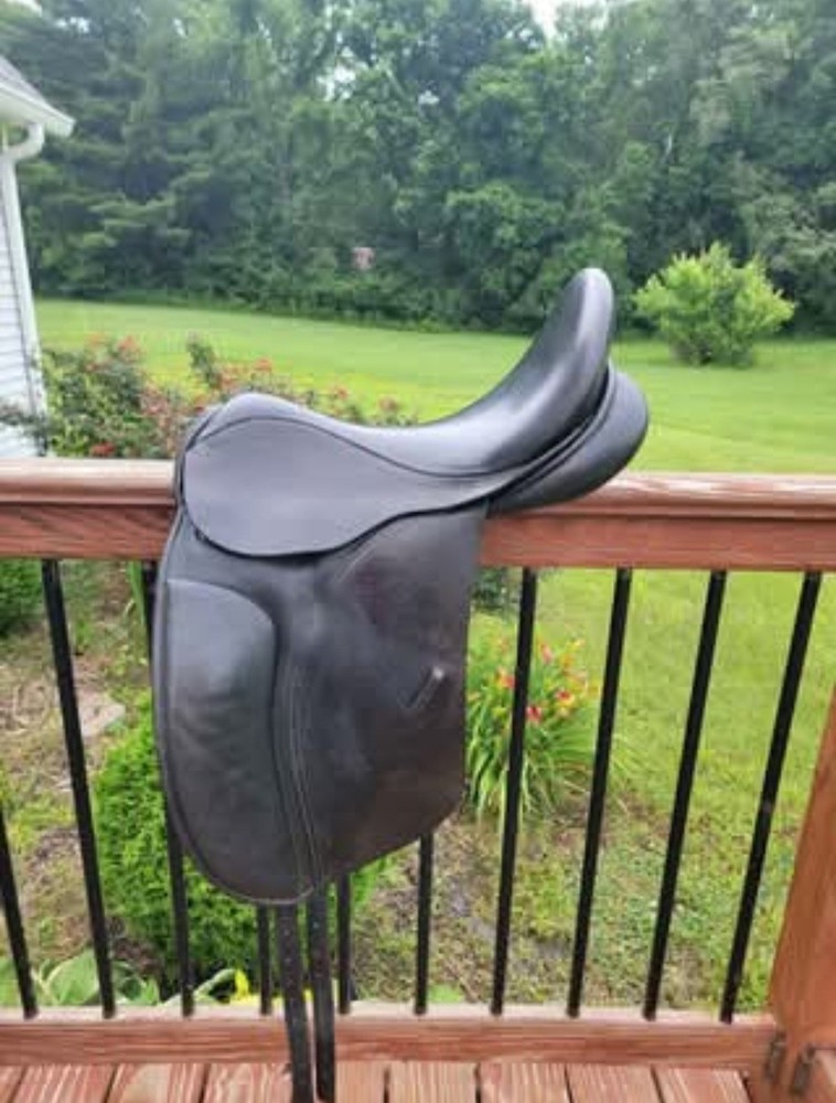 18W County Connection Dressage Saddle