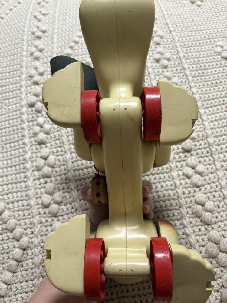 VTG 1970s Hasbro Digger The Hound Pull Toy (works)