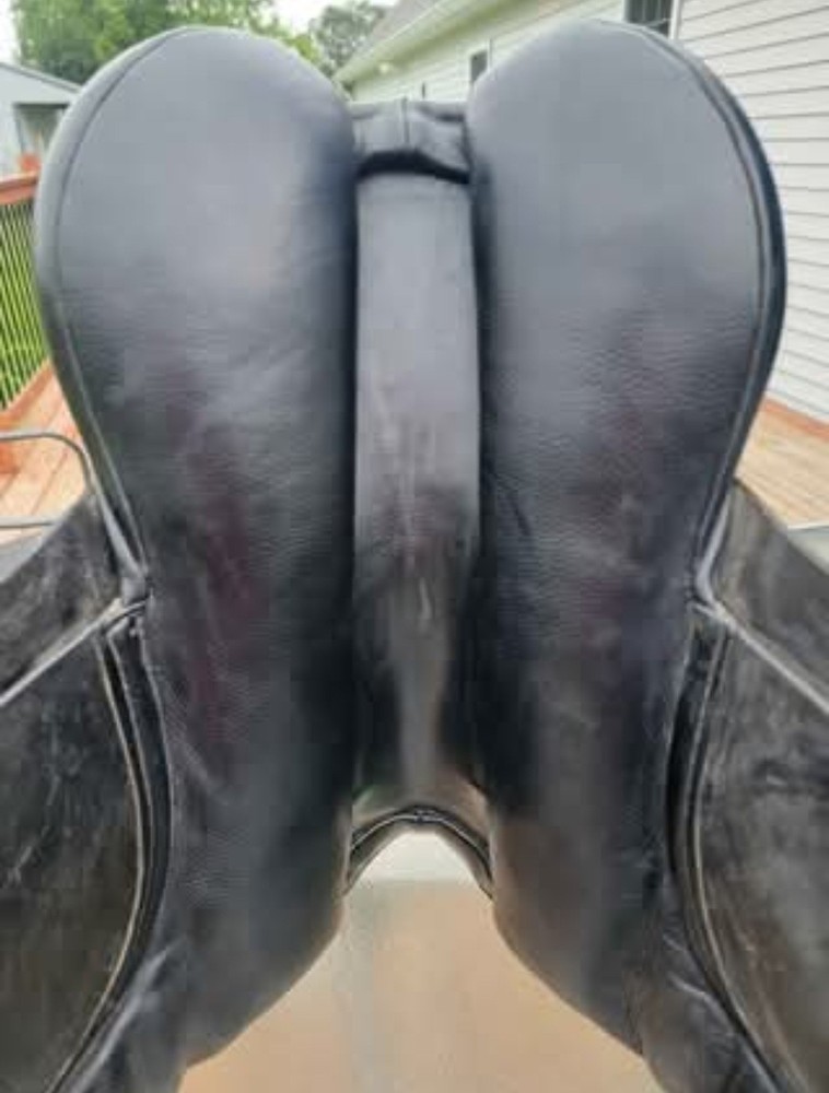 18W County Connection Dressage Saddle
