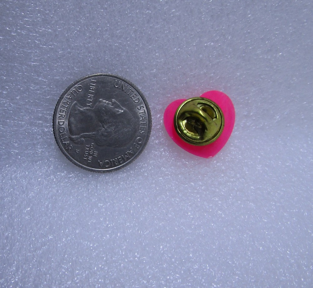 Top Star Pink Heart Plastic Pin