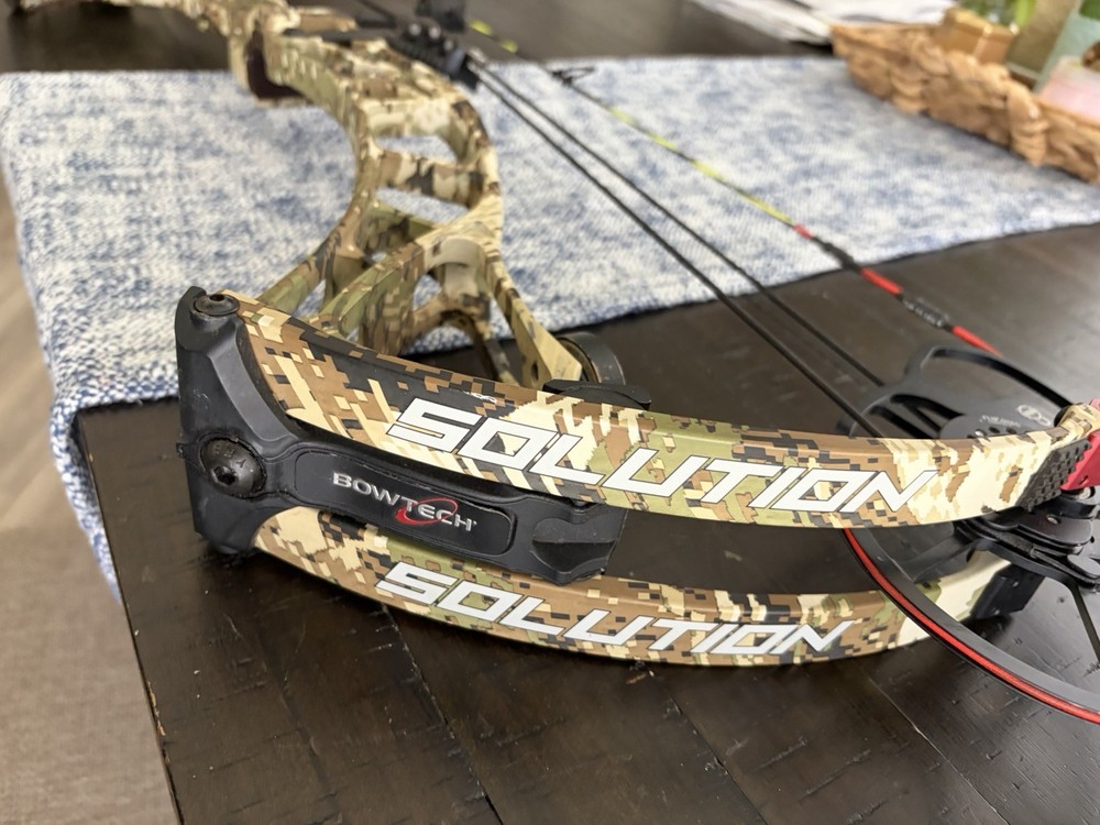 Bowtech Solution Rh 24.5-30” 70 Lbs New String Excellent Condition
