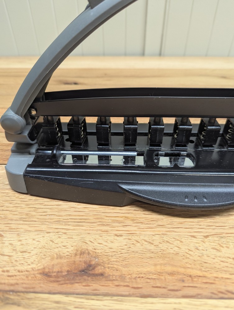 Staples ARC 11-Hole Desktop Paper Punch Discbound Notebook System Heavy Duty