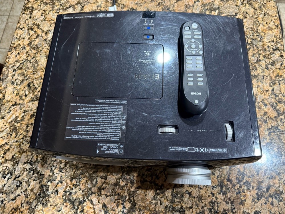 Epson LCD Projector H293A 1755 Hours with Remote