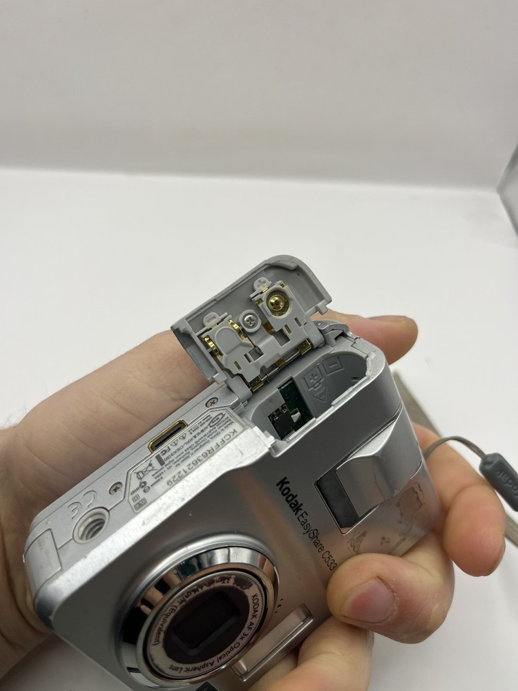 Kodak EasyShare C533 5MP Compact Camera – Untested – Spares / Repair