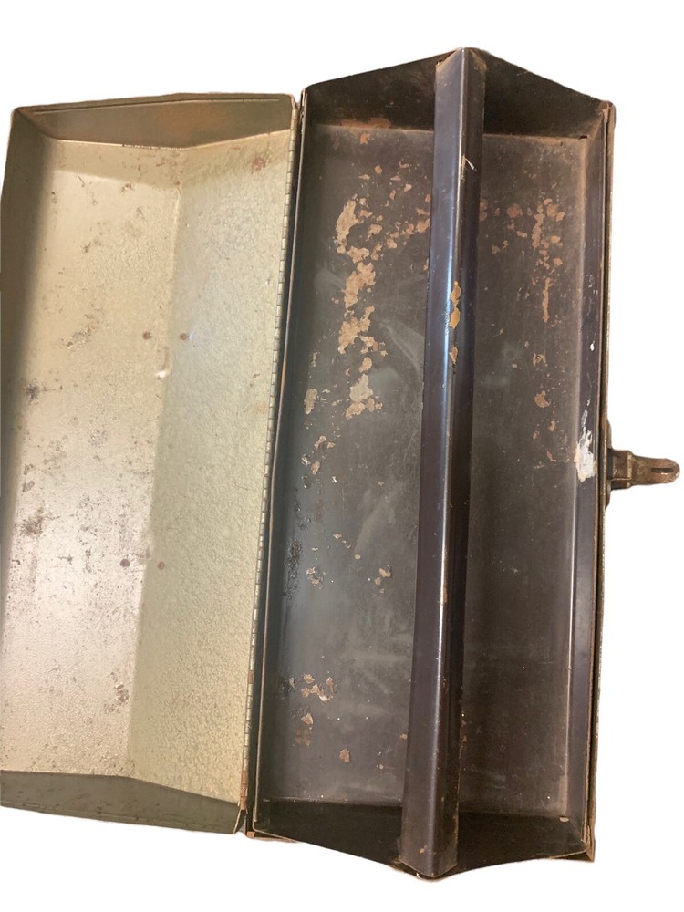 Vintage Single Handle Lid Tool Box With Tray