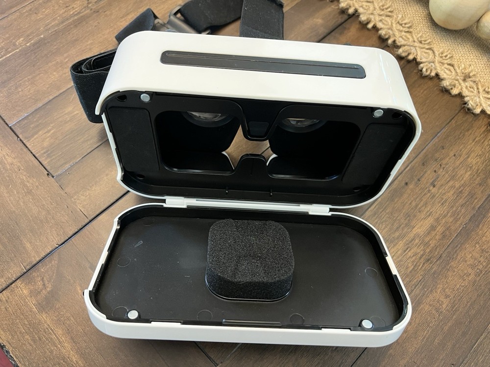 VR Virtual Reality Headset Sharper Image White/Black for Smartphone
