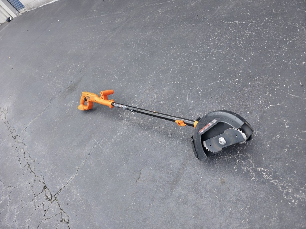 BLACK+DECKER 20V MAX* Edger - BCED400C1, Used
