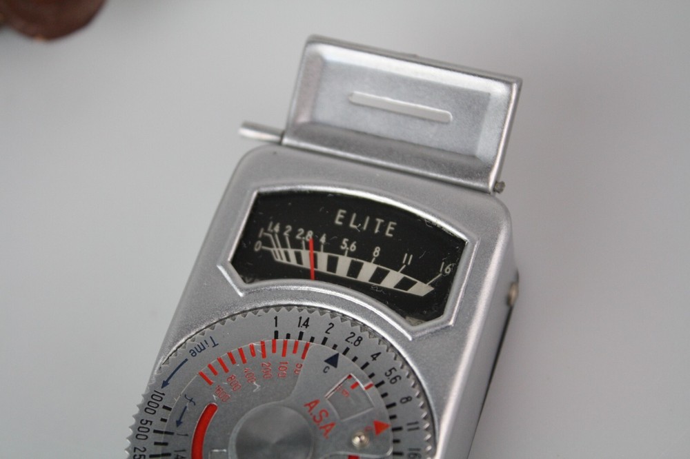 ELITE TYPE IX LIGHT METER WITH CASE