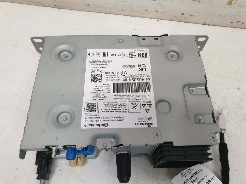 Radio/Navigation System Combination This radio requires a CODE, CODE