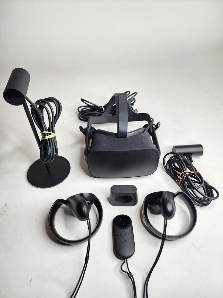 Oculus Rift CV1 Headset W/ 2 Controller & 2 Sensor