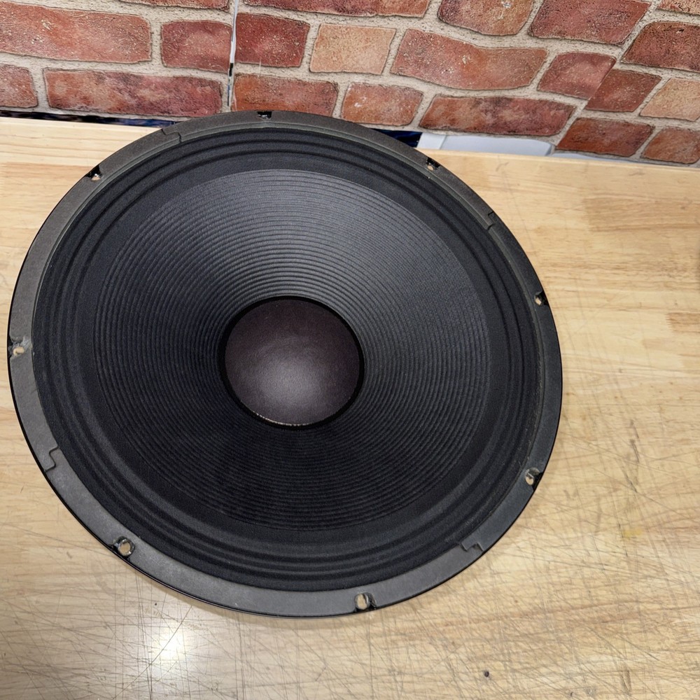 single speaker  Jbl M115-8A 8 OHMS