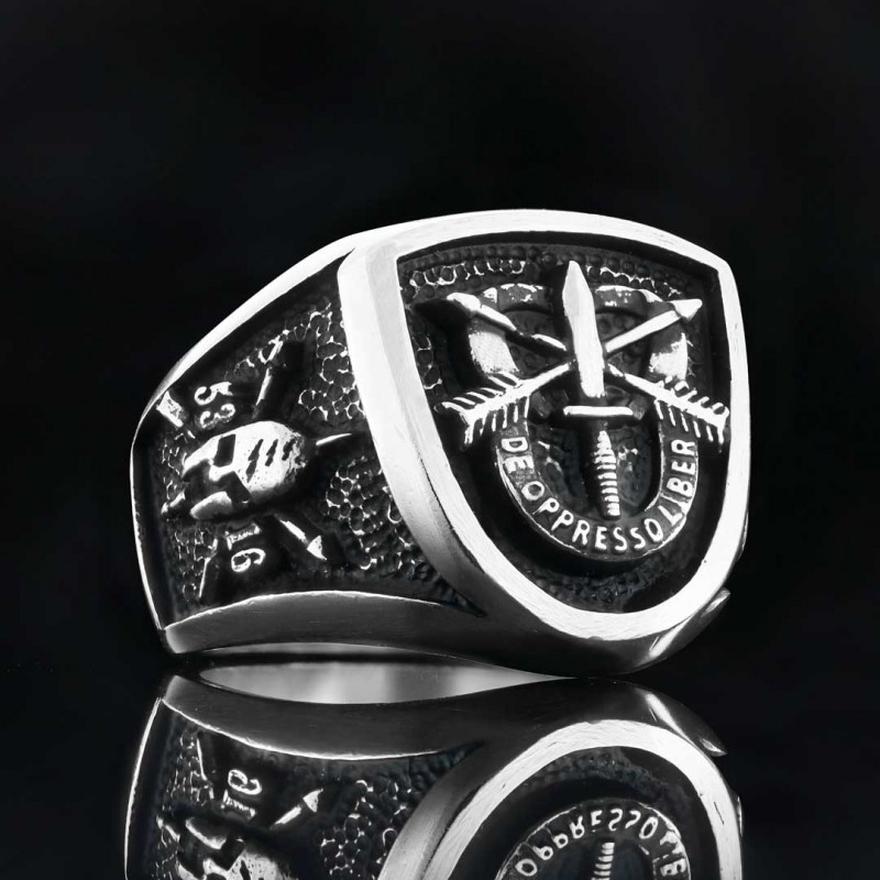 De Oppresso Liber Ring
