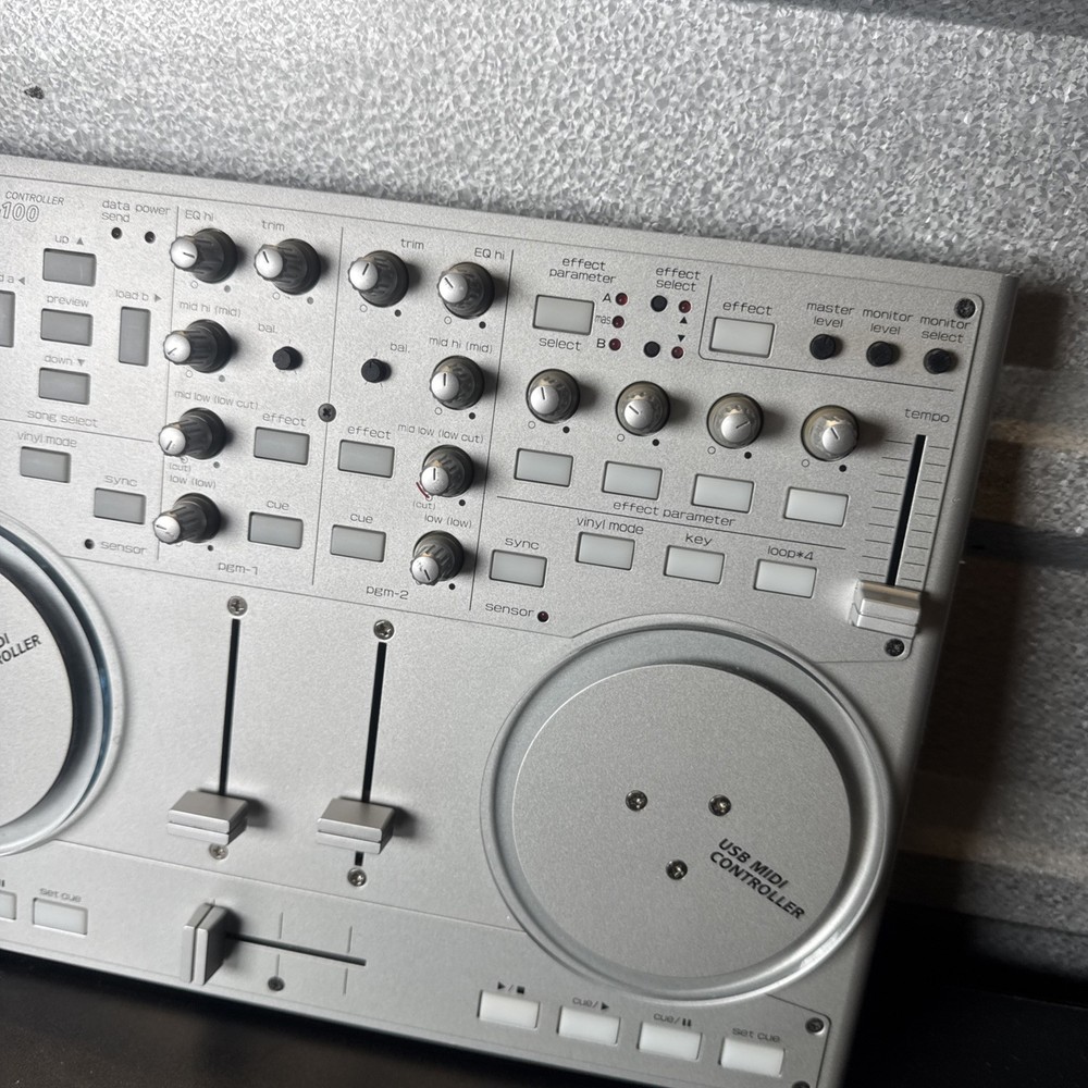 Vestax VCI-100 DJ MIDI Controller Professional Compact Digital Mixer