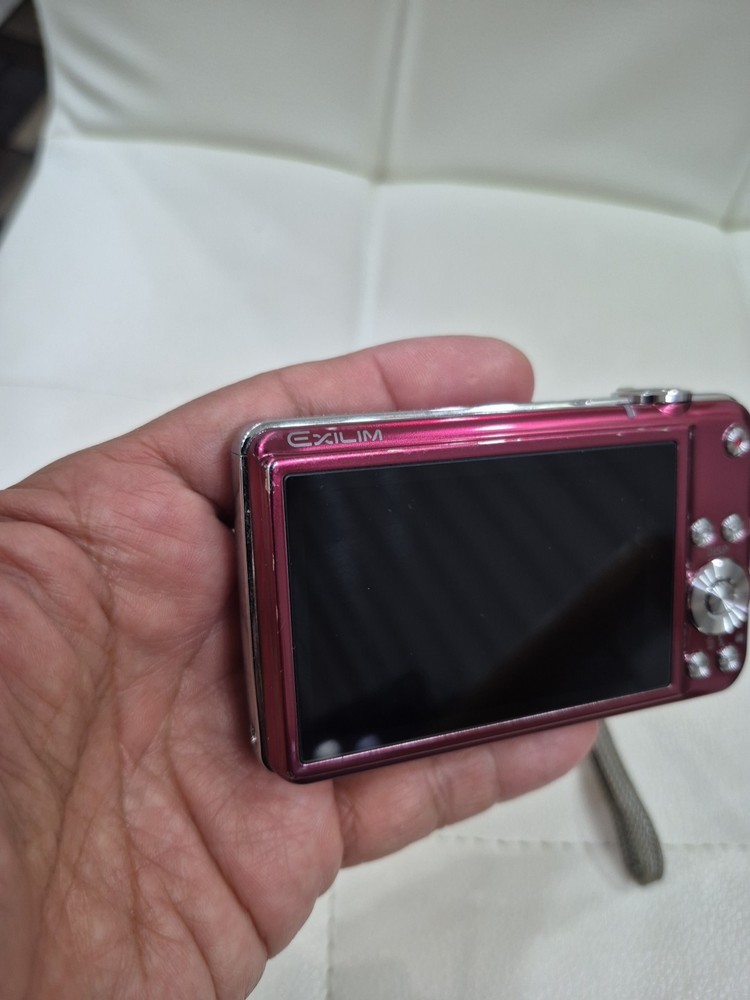 Casio Exilim EX-S10A Red Digital Camera Tested
