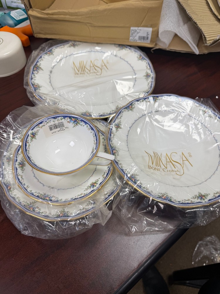 Mikasa Montpellier 5 pc Place Setting