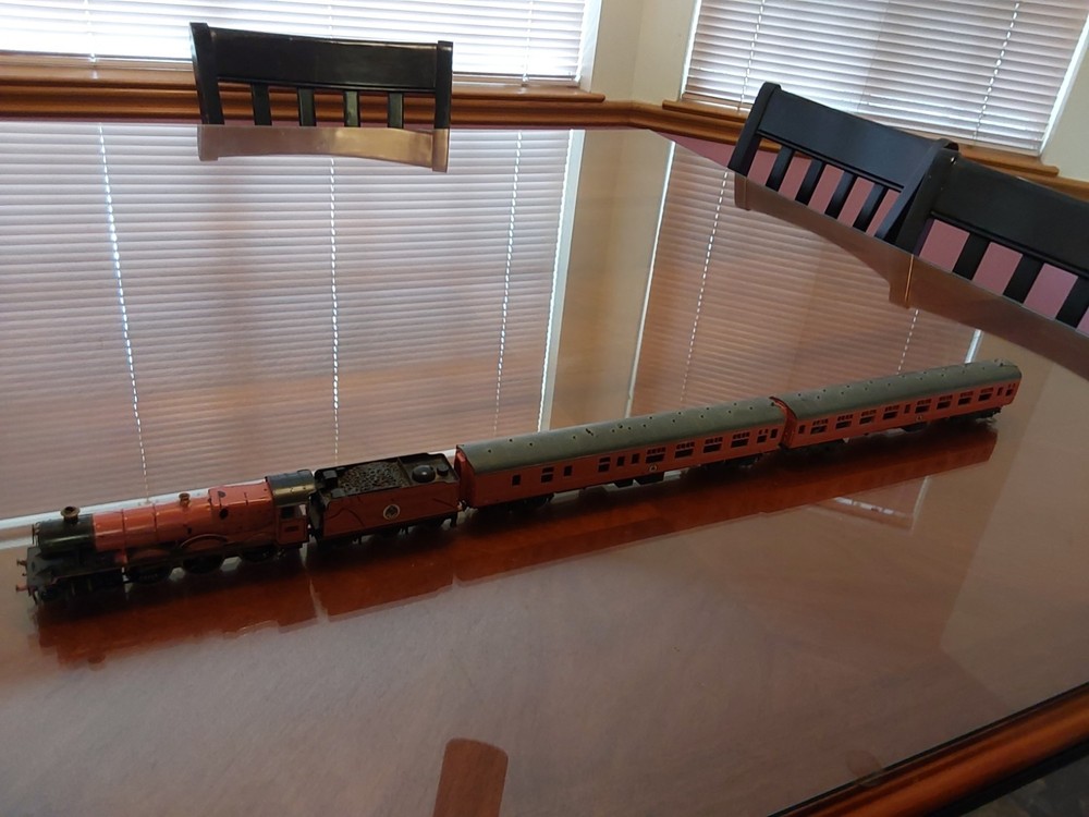 Hogwarts Castle Harry Potter Model Train Starter Set not functional