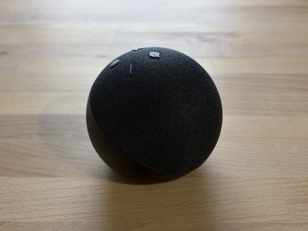 Amazon Echo Dot (4th Generation, Charcoal) w/ Charger [Pre-owned]
