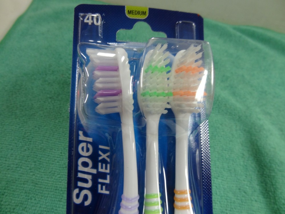NEW Colgate Super Flexi Toothbrushes -3 Pack- Multi Color - MEDIUM