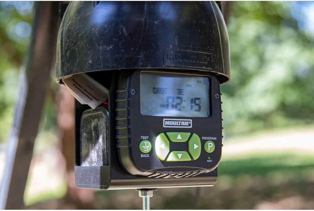 Easy Fill 30-Gallon Directional Fish Feeder with Durable Construction - Moultrie