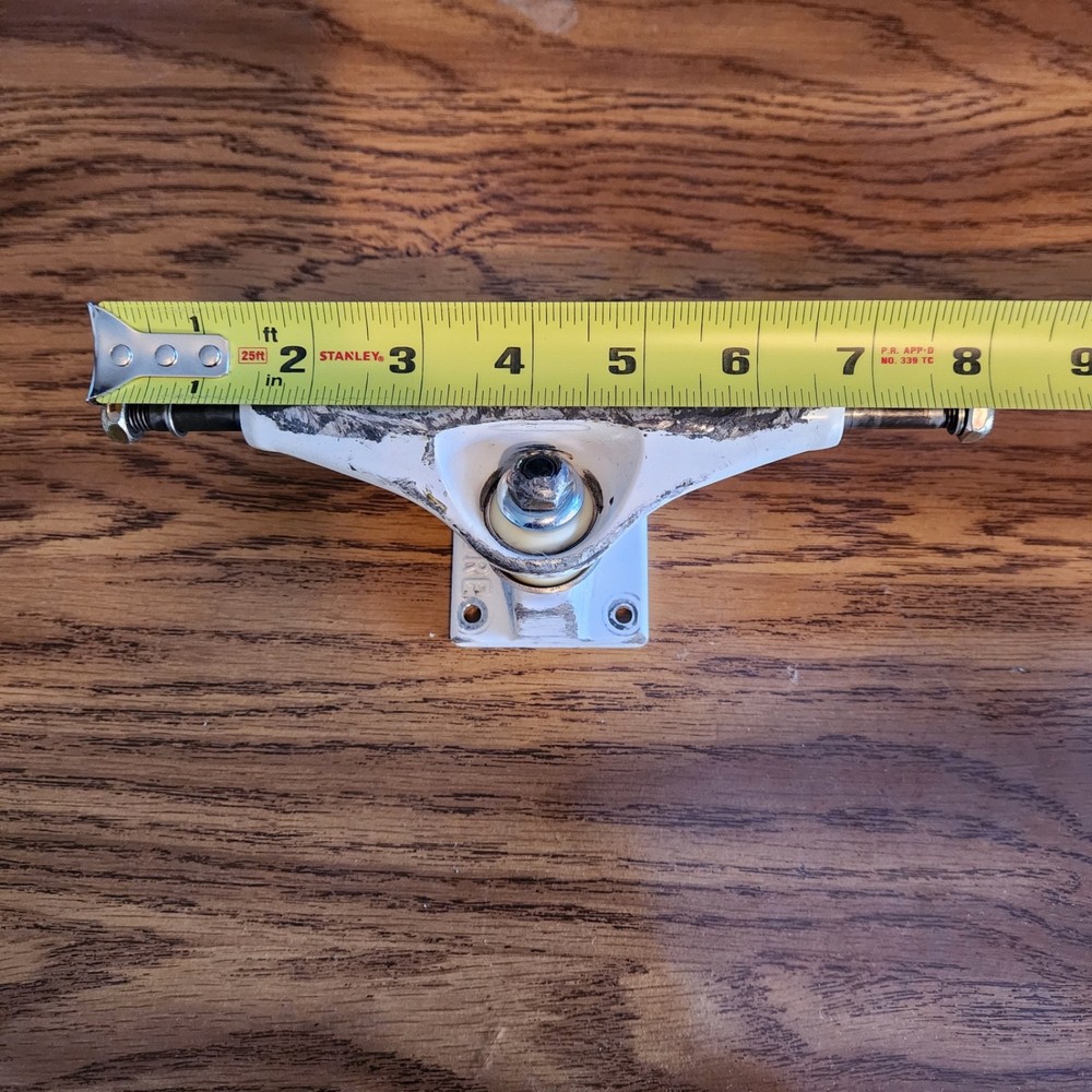 Venture Trucks 5.2 8" axle white