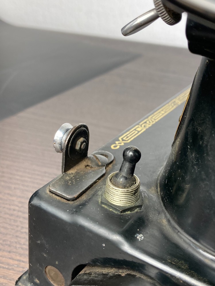 1950 Singer Featherweight 221 Sewing Machine / Case Accessories Attachments
