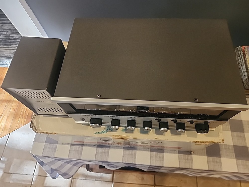 Realistic 5 Band Solid State Communications DX-160 Receiver with SP-150 Speaker