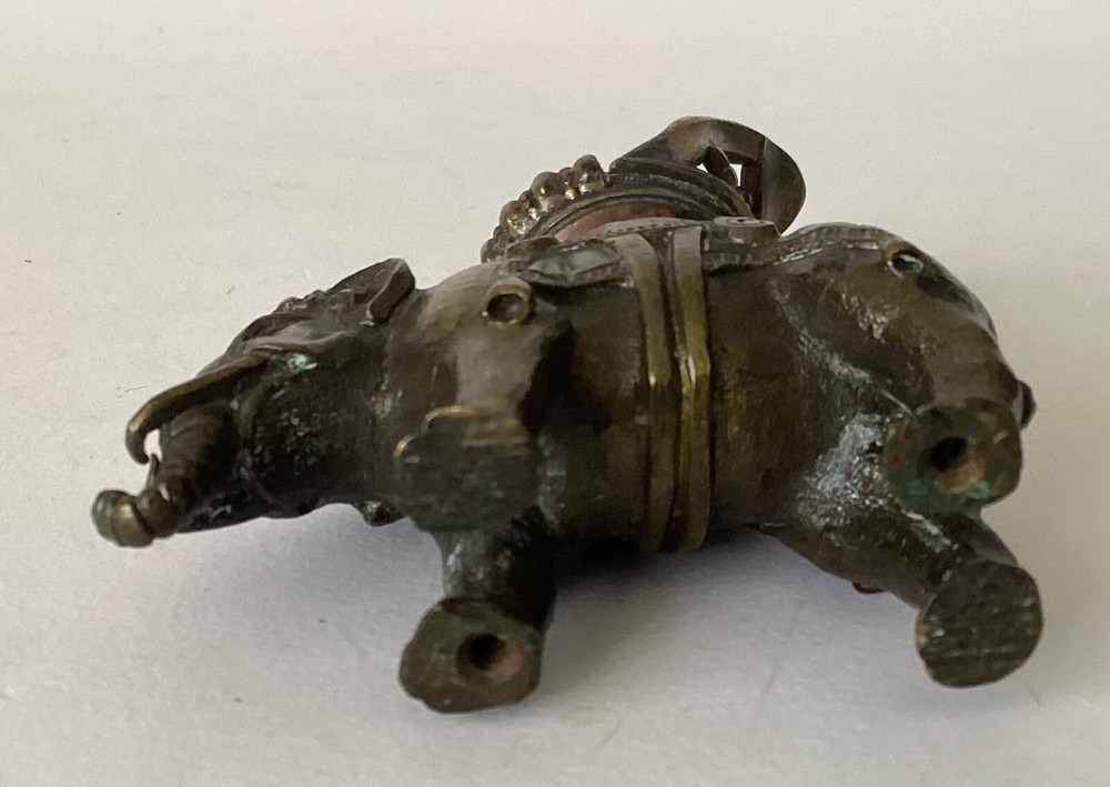 ANTIQUE BRONZE ELEPHANT WITH A HOWDAH !