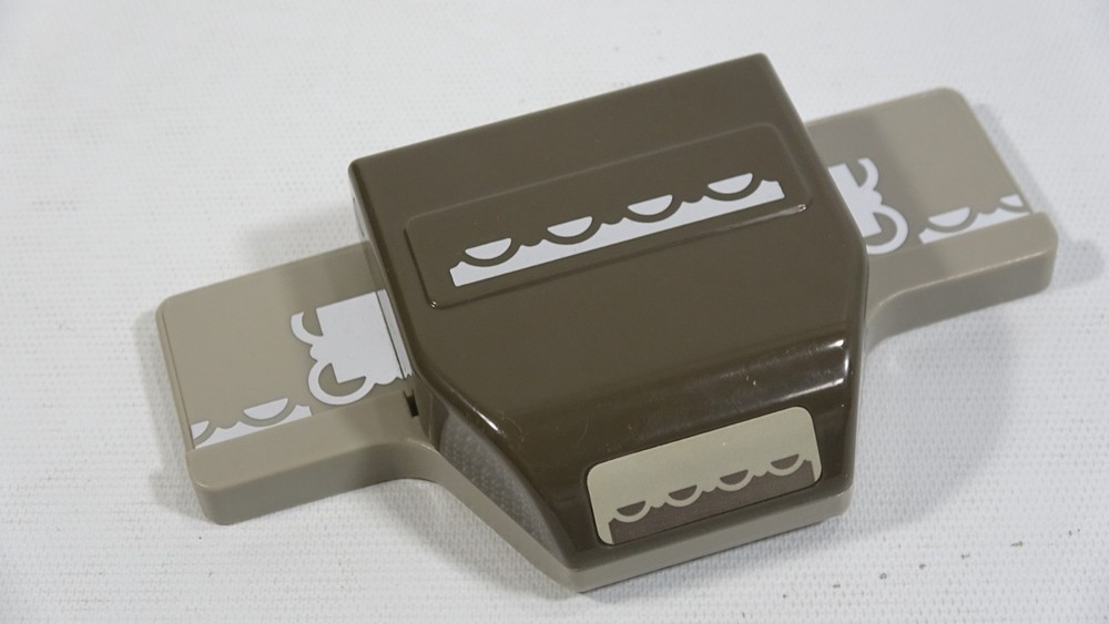 Stampin Up! Border Edge Locking Paper Punch - Rounded Pattern