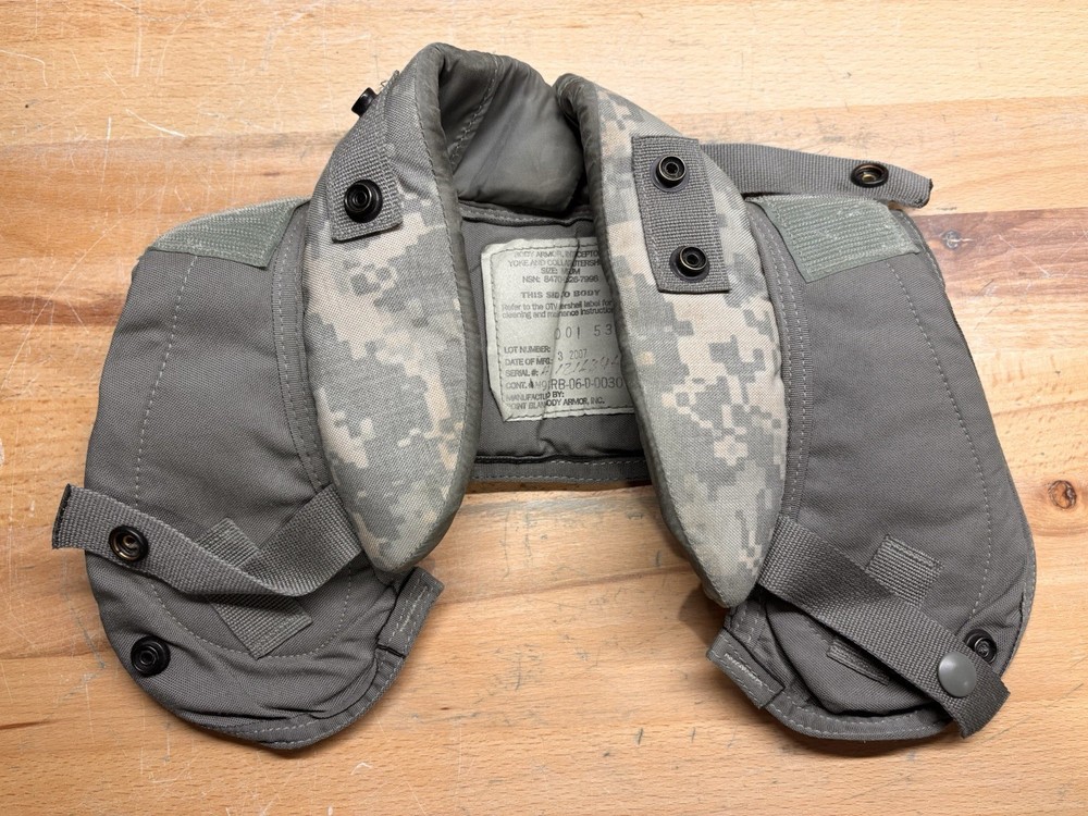 GENUINE USGI ACU DIGITTAL YOKE AND COLLAR PROTECTOR W/ INSERTS SIZE MEDIUM