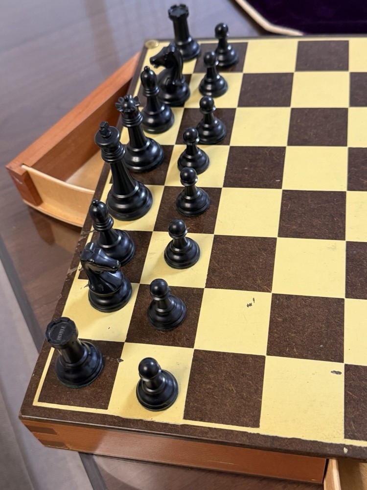 DRUEKE CHESS SET /W BOARD MODEL 133