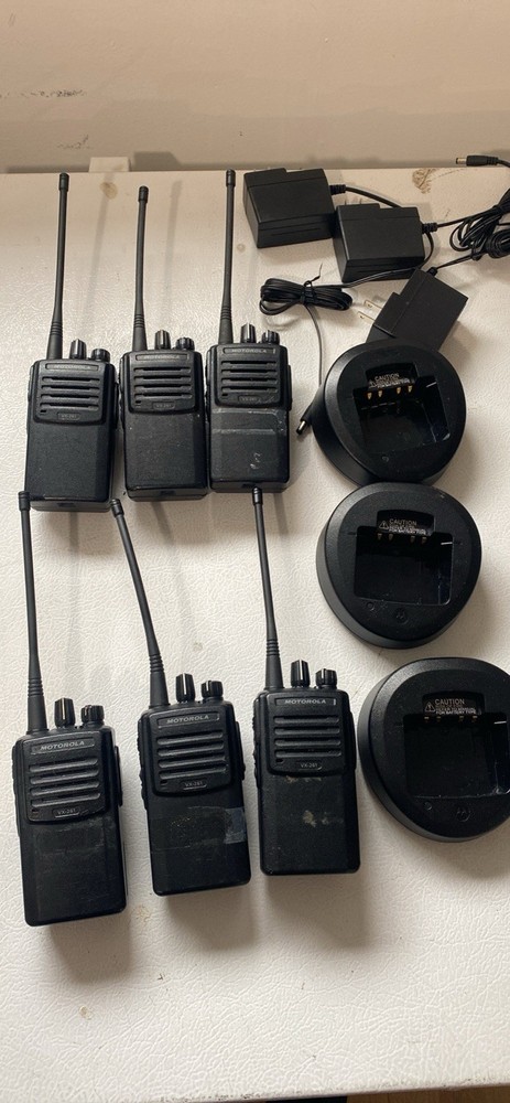 6 Motorola VX-261 Analog Two-Way Radios Programmed The Same