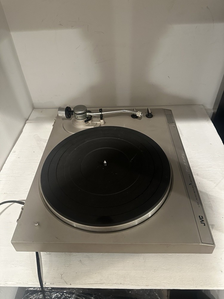 Serviced JVC L-A11 Turntable