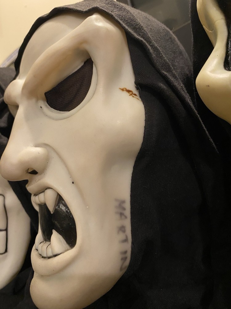 Fun World Div Mask Lot