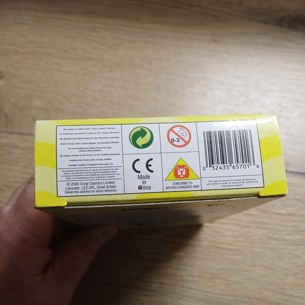 Corgi Utterly Butterly Barnstomers Diecast Plane Special Edition Boxed 1999