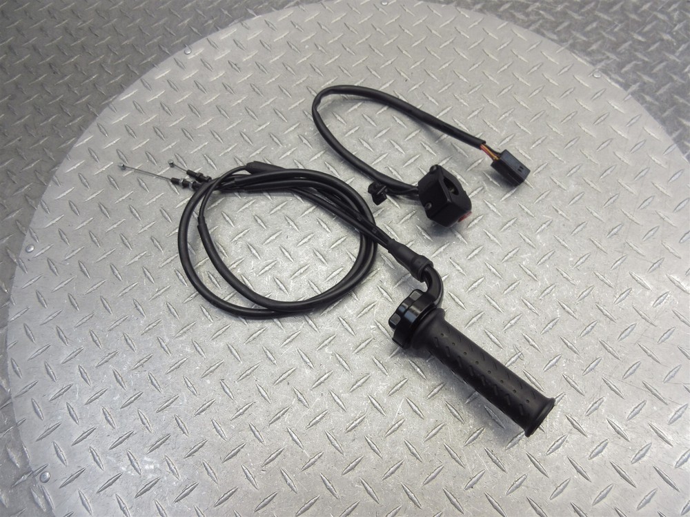 2011 10-14 Triumph Sprint GT Right Handlebar Control Switch Throttle Grip Cable