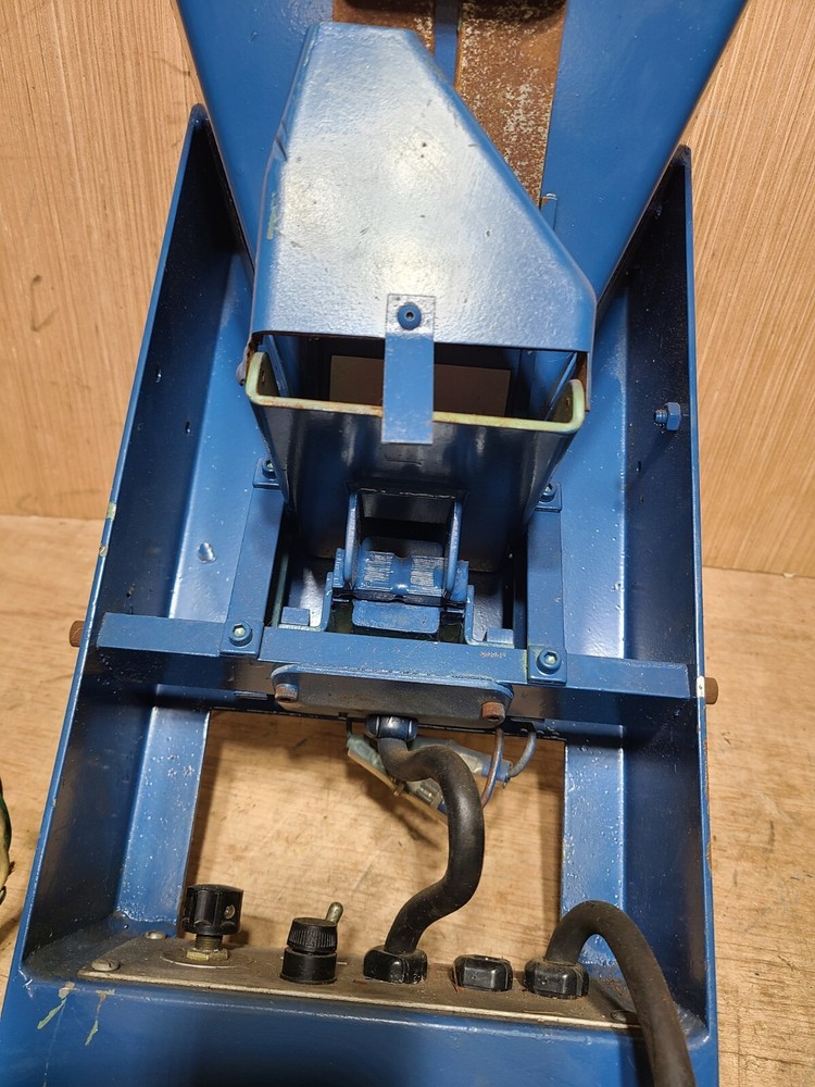 Moorfeed Corp. Vibratory Feeder, 120V model 74101