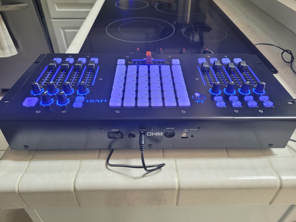 Livid Instruments Ohm Black Rackmount with Manuel & CD