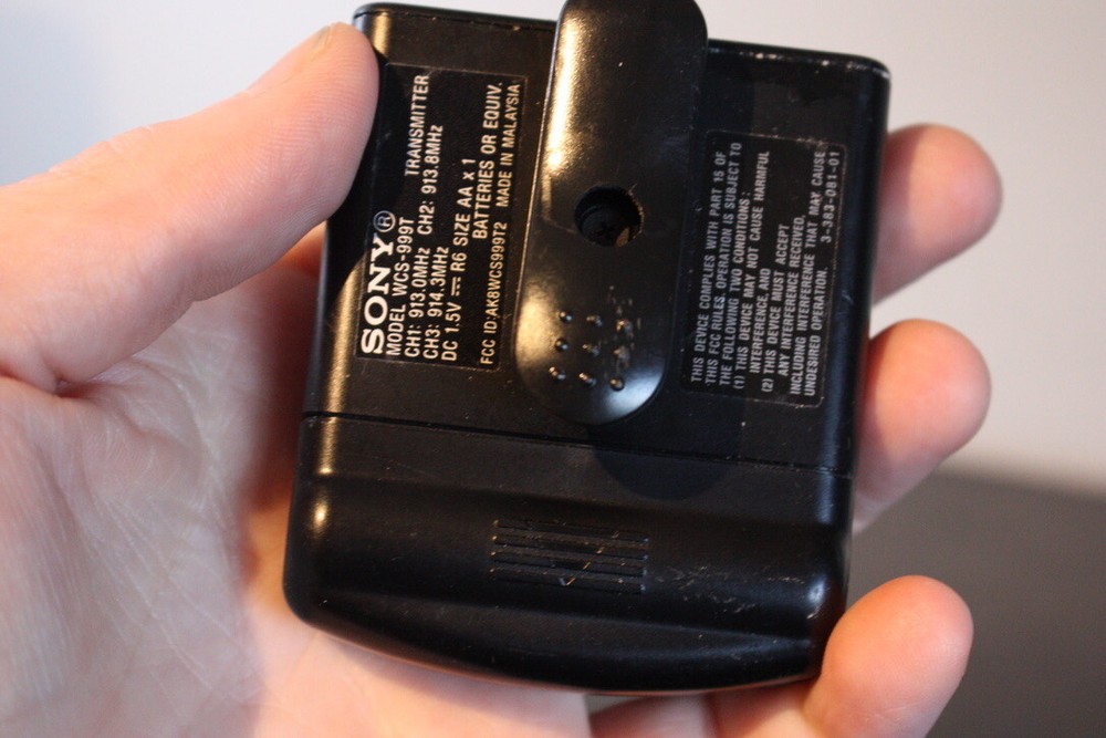 Sony Wireless Microphone transmitter WCS-999T WCS-999 - Powers on - Untested