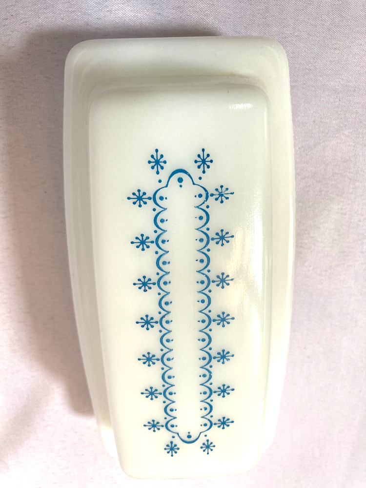 PYREX Blue Snowflake Garland Covered Butter Dish VGC