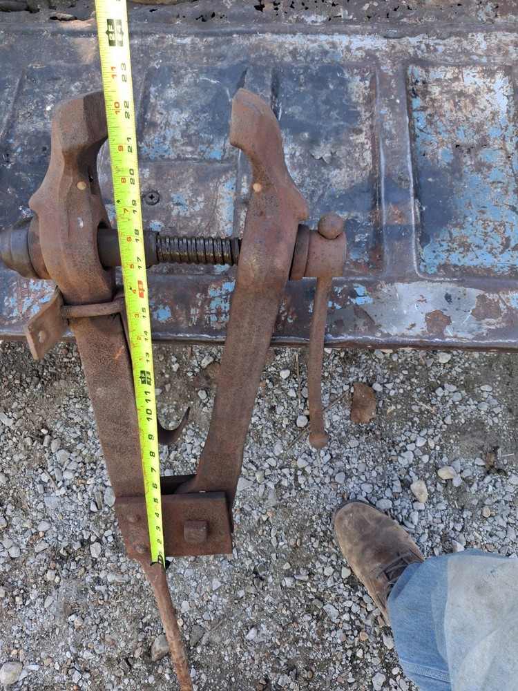 Vintage Antique Blacksmith Post Leg Vise forge anvil tool