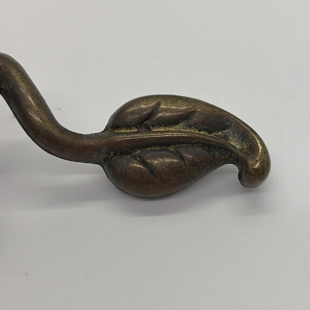 Vtg Brass Single Drawer Pull Leaf Design (11)