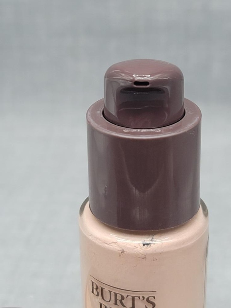 Burt's Bees Goodness Glows Liquid Foundation 1045 Medium Sand