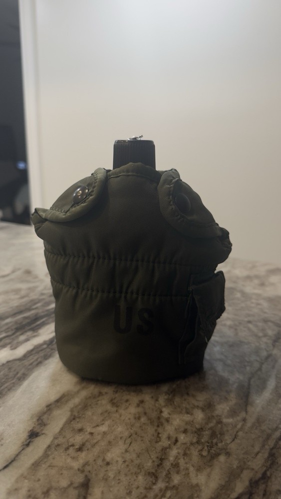 Authentic US Military Standard Issue Canteen With Foldable Cup And Pouch