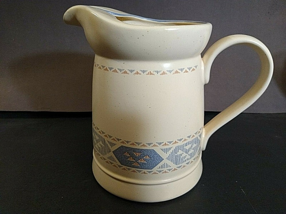 International Zuni 48 ounce Pitcher