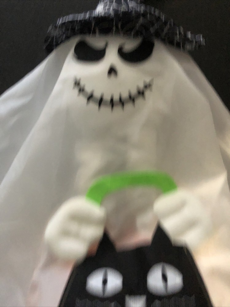 Halloween Extendable Greeter - White Skull Face Ghost with Witch Hat (32", NEW)